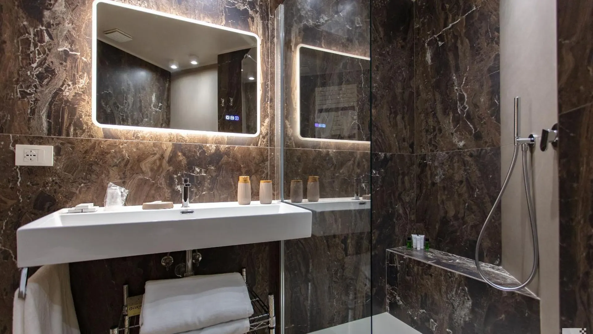 Cavour Suite Apartments Bologna Italy